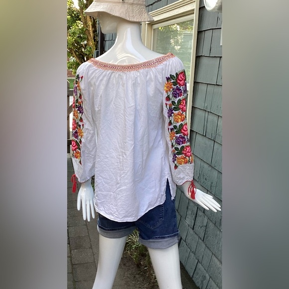 embroidered boho cotton top - Picture 2 of 8